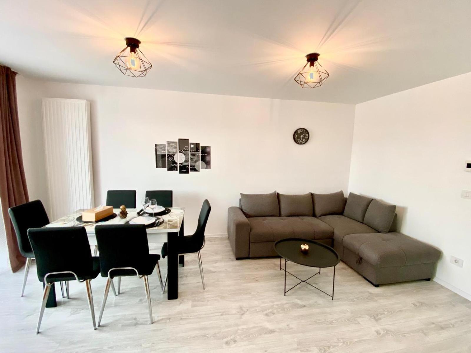 Jad - Luxury 3 Rooms & 2 Rooms Apartments In Kasper, Near Coresi Mall Braşov Eksteriør billede
