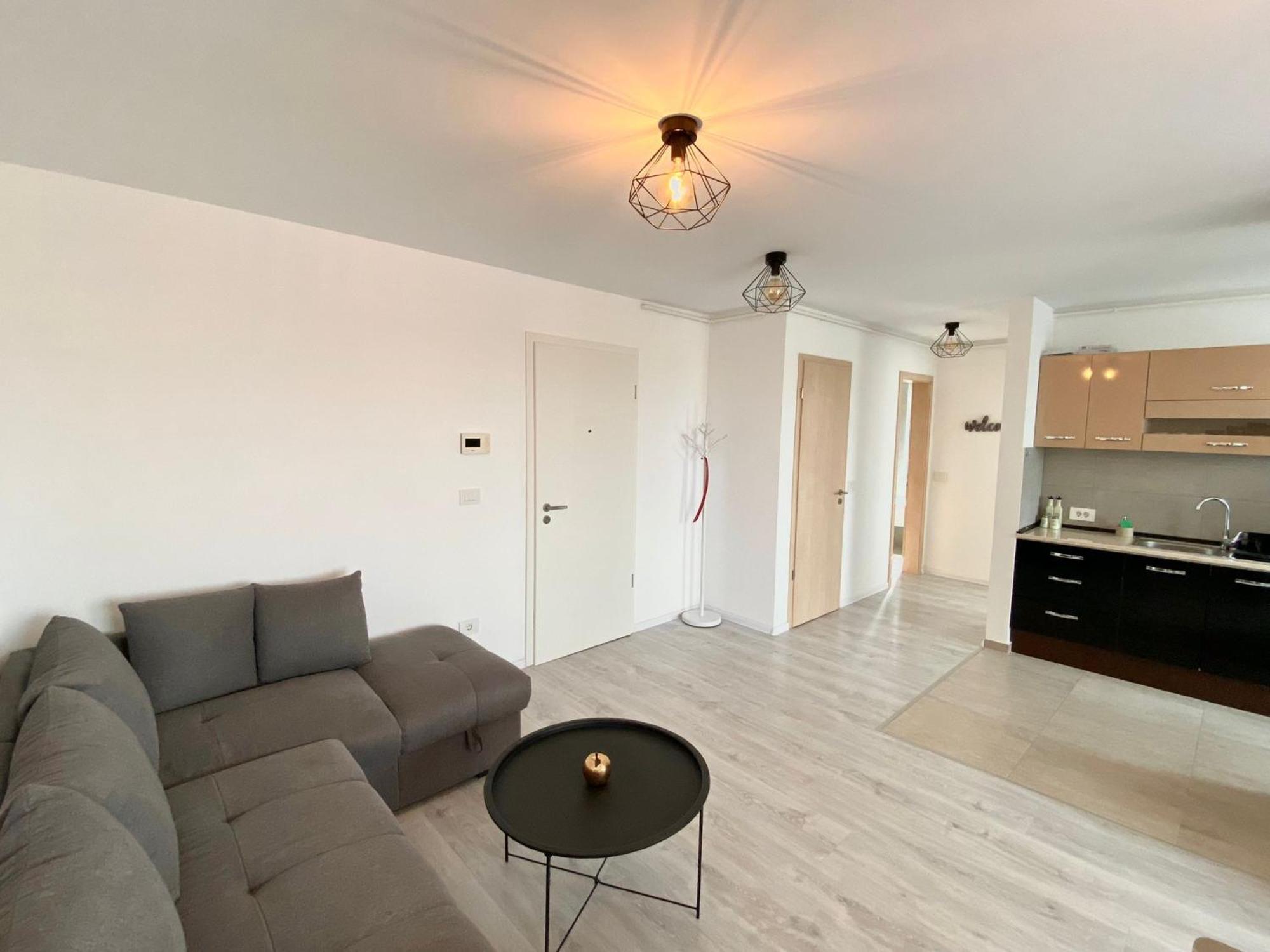 Jad - Luxury 3 Rooms & 2 Rooms Apartments In Kasper, Near Coresi Mall Braşov Eksteriør billede