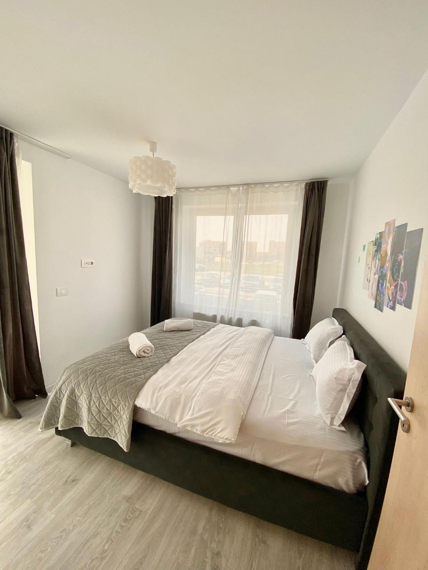 Jad - Luxury 3 Rooms & 2 Rooms Apartments In Kasper, Near Coresi Mall Braşov Eksteriør billede