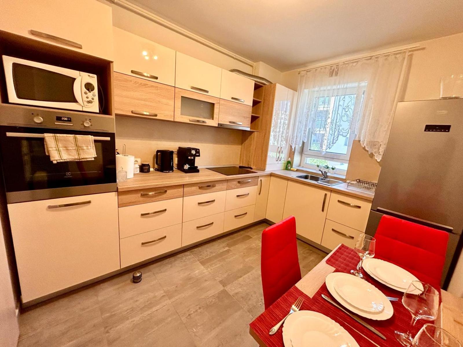 Jad - Luxury 3 Rooms & 2 Rooms Apartments In Kasper, Near Coresi Mall Braşov Eksteriør billede