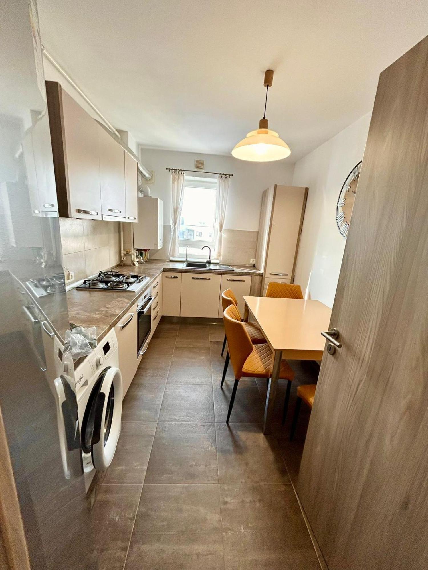 Jad - Luxury 3 Rooms & 2 Rooms Apartments In Kasper, Near Coresi Mall Braşov Eksteriør billede