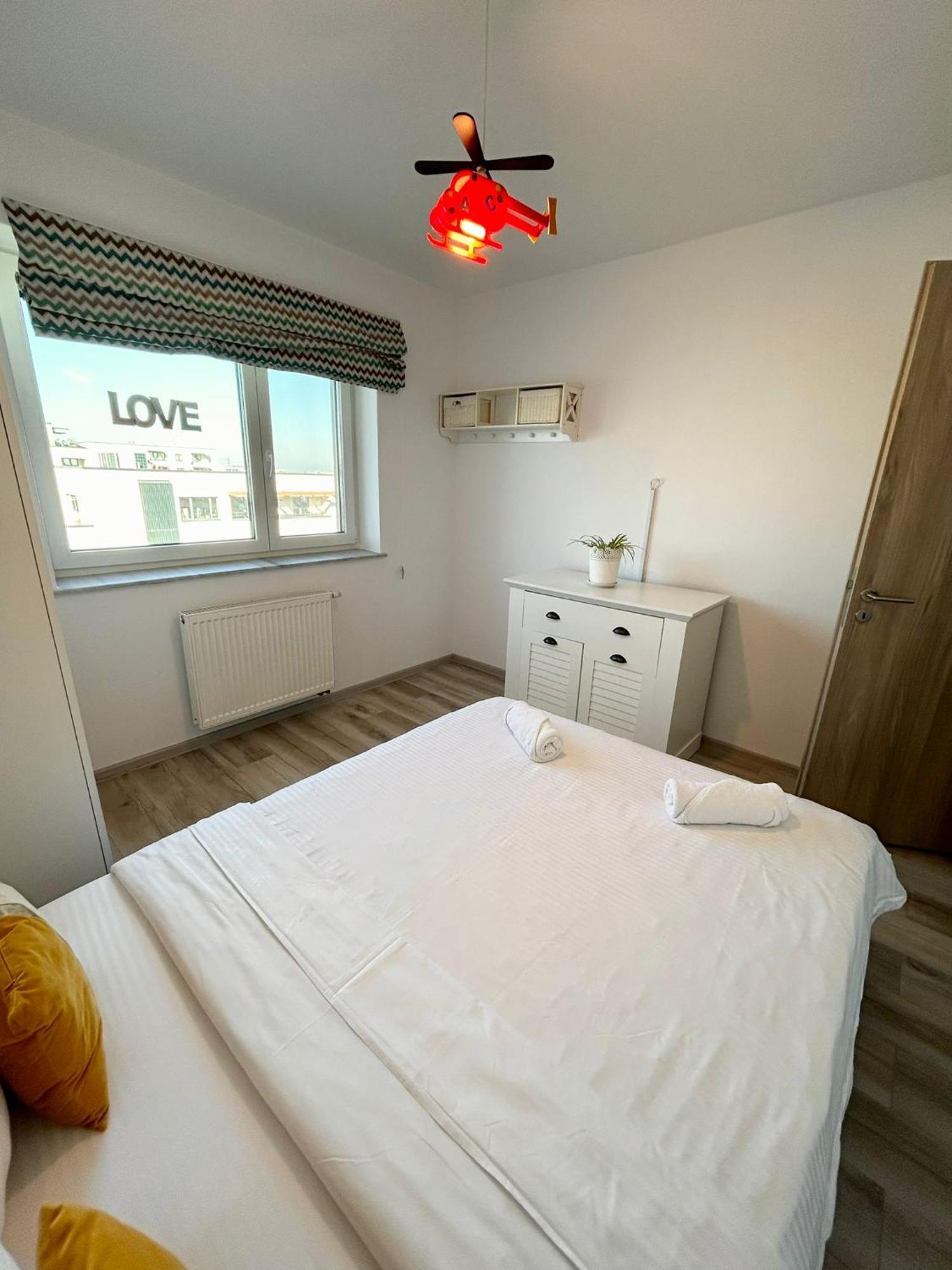 Jad - Luxury 3 Rooms & 2 Rooms Apartments In Kasper, Near Coresi Mall Braşov Eksteriør billede