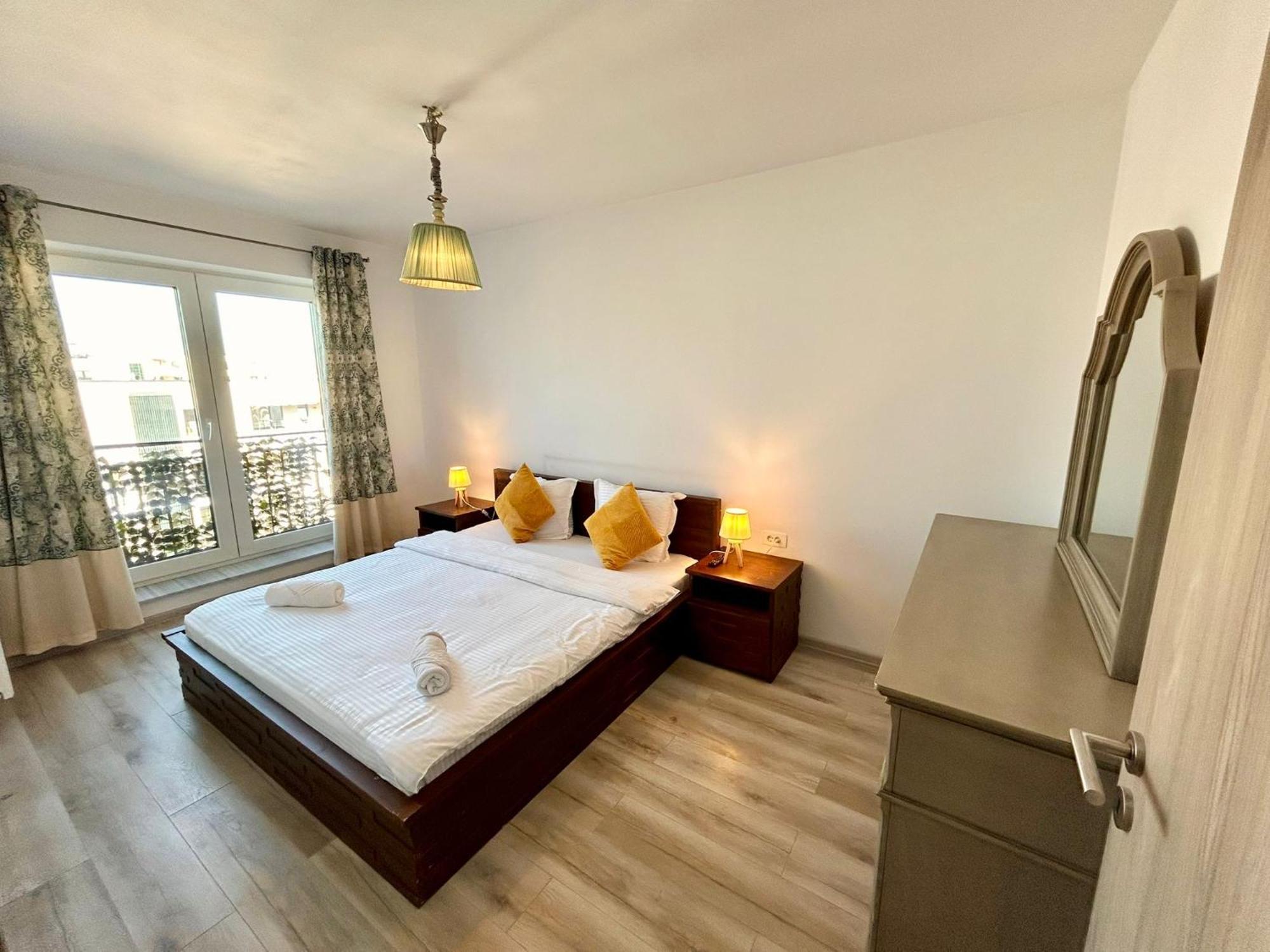Jad - Luxury 3 Rooms & 2 Rooms Apartments In Kasper, Near Coresi Mall Braşov Eksteriør billede