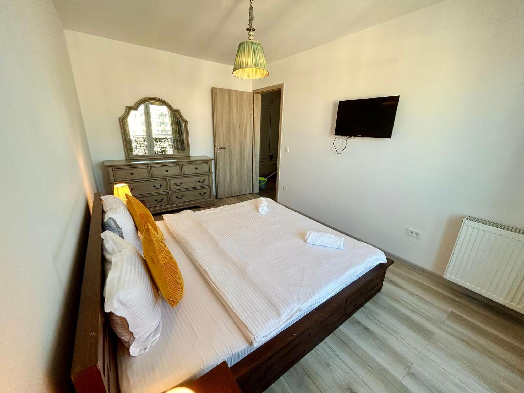 Jad - Luxury 3 Rooms & 2 Rooms Apartments In Kasper, Near Coresi Mall Braşov Eksteriør billede