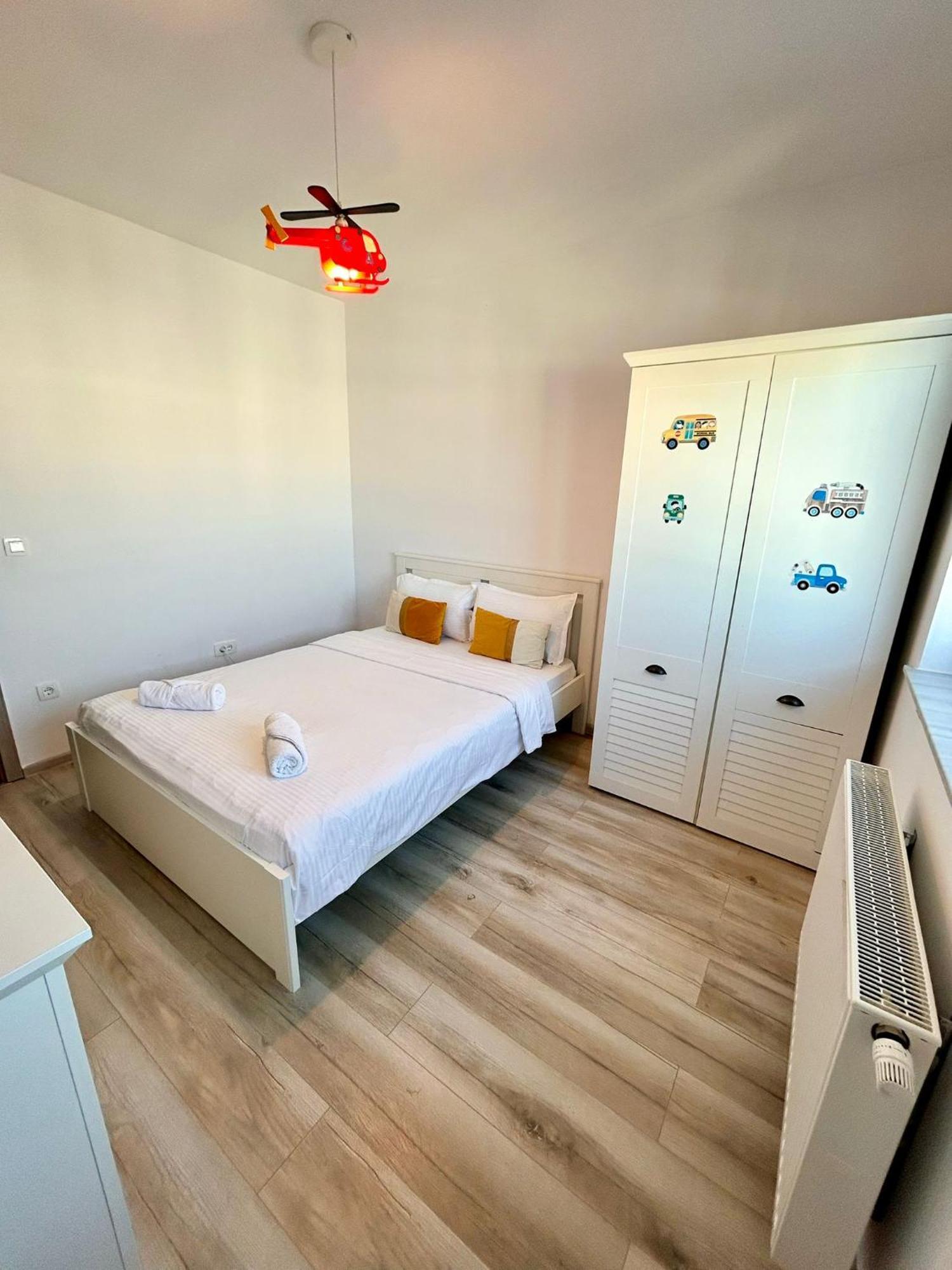 Jad - Luxury 3 Rooms & 2 Rooms Apartments In Kasper, Near Coresi Mall Braşov Eksteriør billede